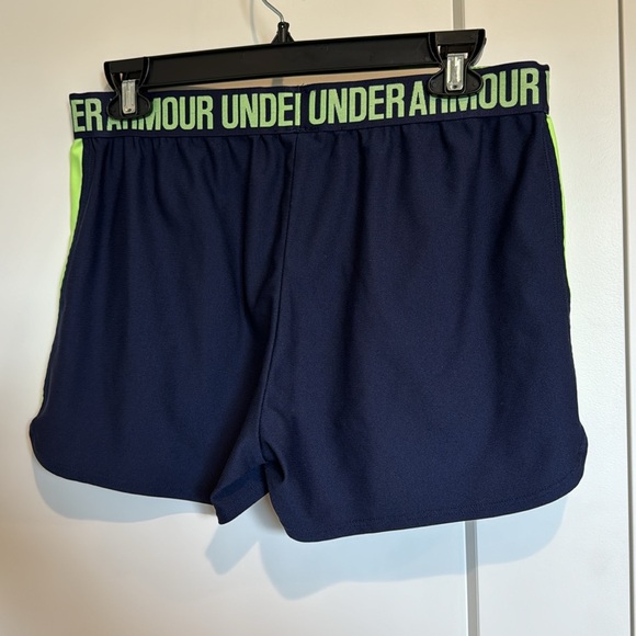 Women's undearmour athletic shorts - Picture 2 of 2